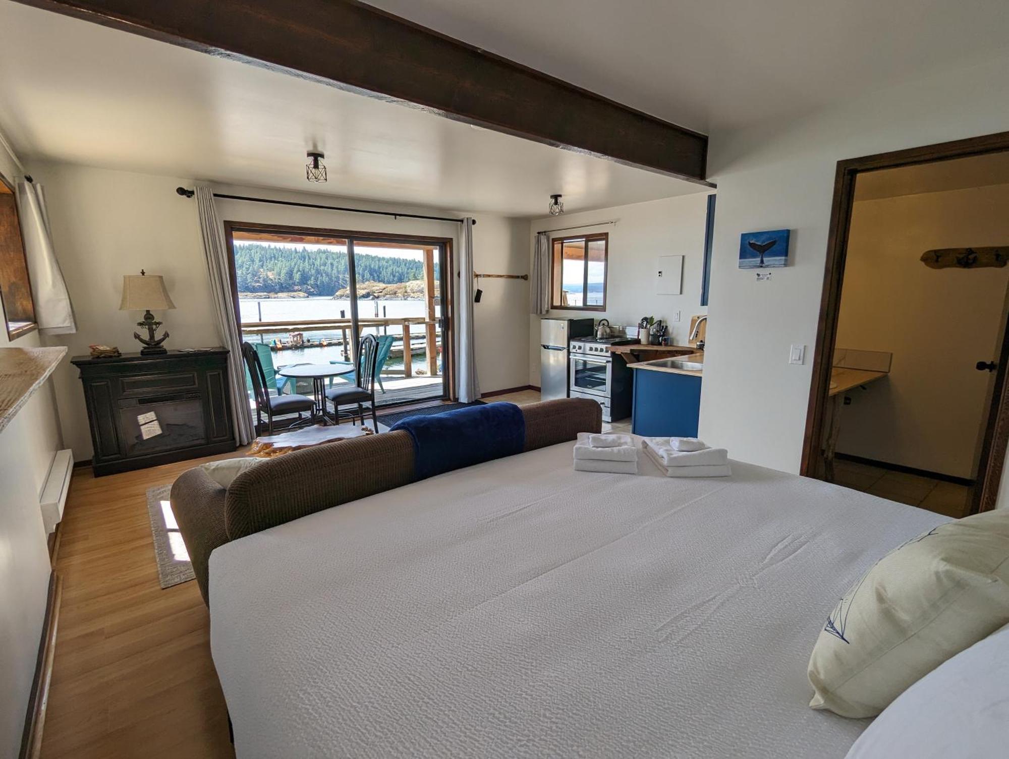 Jade Resort-Oceanfront Suites In Gowlland Harbour Heriot Bay المظهر الخارجي الصورة