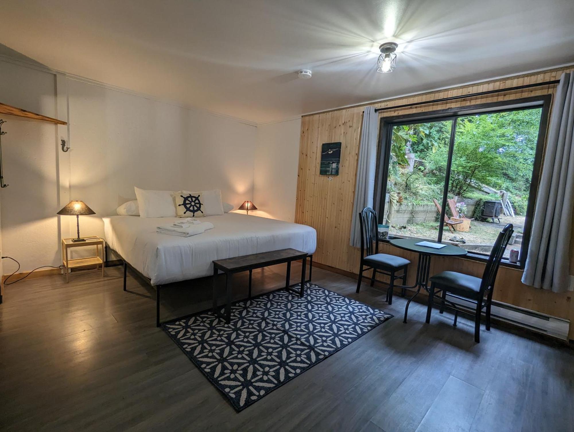 Jade Resort-Oceanfront Suites In Gowlland Harbour Heriot Bay الغرفة الصورة